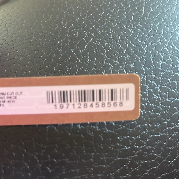 Skims cut out open bust Size:4X Color: Taffy (Barbie-style pink) - Picture 2 of 2